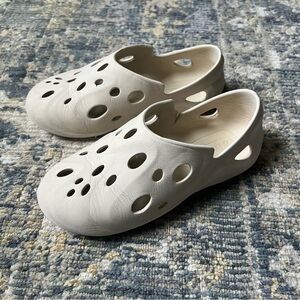 ZARA Off-White Slip-on Shoes (Little Kids Size 1)